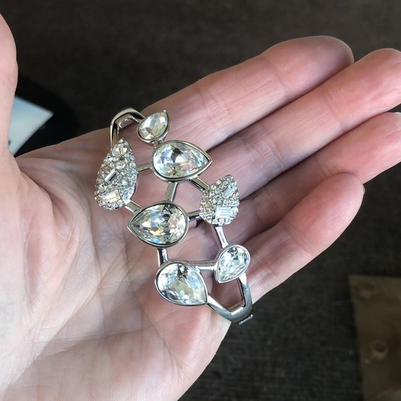 Beautiful Crystal Fashion Bracelet - Picture 4 of 13